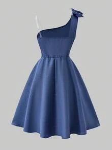 一件欧美风优雅奢华小众单肩蝴蝶结派对连衣裙，简约无袖收腰A字中长连衣裙，蓝色休闲通勤约会连衣裙。独特甜美吊带设计，优雅小众腰部蝴蝶结连衣裙 - 藍色 - 查看 2