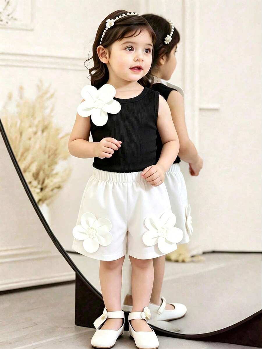 SHEIN طقم ملابس علوية وشورت صيفي كاجوال للبنات مزين بزهور ثلاثية الأبعاد، طقم شورت أبيض للبنات، طقم صيفي للبنات، طقم قطعتين للبنات، طقم قطعتين للفتاة الزهرة، ملابس بنات، ملابس صيفية للبنات، طقم قطعتين أبيض للبنات، طقم قطعتين للفتاة الزهرة، طقم قطعتين للبنات مع شورت أبيض مزين بالزهور - أبيض وأسود - مشاهدة 1