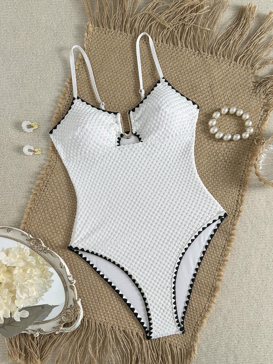 Swim Lushoire Traje de baño de una pieza ajustado, sexy, con escote en U, tirantes finos, textura especial, cuentas blancas y espalda hueca, para vacaciones de verano en la playa de las mujeres, 2026 nuevo - Blanco - Ver 1