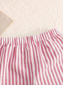 Conjunto informal de vacaciones para bebé niña, con top de tirantes de algodón tejido a rayas, parche y volantes en el bajo, y pantalones de pierna ancha - Rojo y blanco - Ver 4