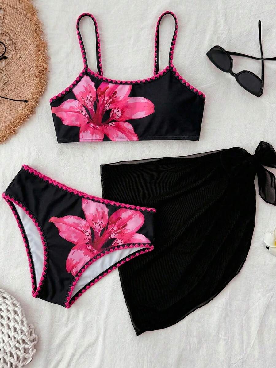 SHEIN 少女印花比基尼三角裤泳装套装，含迷你裙，适合夏季度假、母亲节、毕业典礼等场合，也适合春夏日常、外出、度假、节日穿着，时尚少女风，休闲百搭，返校季、返校季等场合皆宜，少女风T恤。