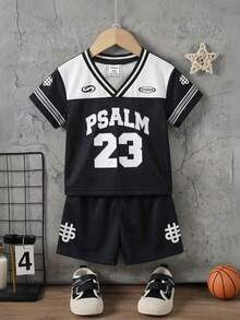 SHEIN Playful Pals 2件套婴幼儿男童PSALM23字母印花V领撞色短袖T恤和短裤运动套装，V领设计搭配网眼面料，美式运动风格，适合夏季穿着，尺码6个月至3岁 - 黑與白 - 查看 6