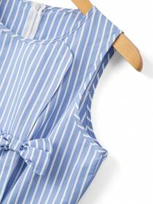 SHEIN Tall Đầm chữ A nữ mùa hè kẻ sọc xanh trắng, có nơ trang trí, thích hợp đi học, dã ngoại cuối tuần, đi chơi với bạn bè, phong cách ngọt ngào thường ngày. - Xanh và trắng - Xem 3