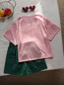 SHEIN 少女撞色短袖T恤短裤套装，运动风，粉色和深绿色，宽松贴身设计，轻薄面料，适合日常穿着、休闲运动或搭配。 - 綠色 - 查看 2