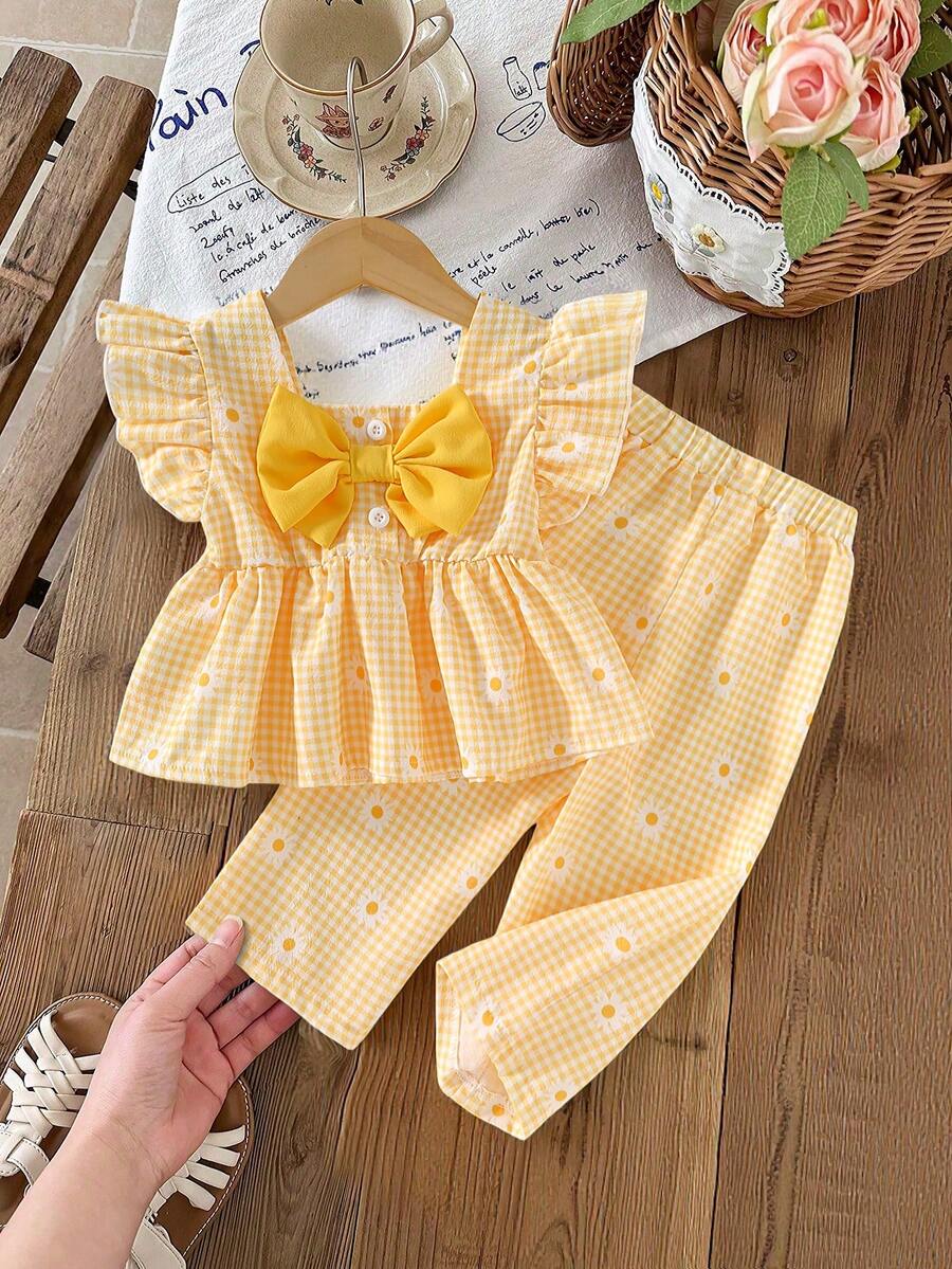 SHEIN Vintaside Kids 两件套女婴套装,雏菊印花上衣和裤子,饰有3D蝴蝶结,荷叶边袖口设计,适合户外穿着。 - 黃色 - 查看 1