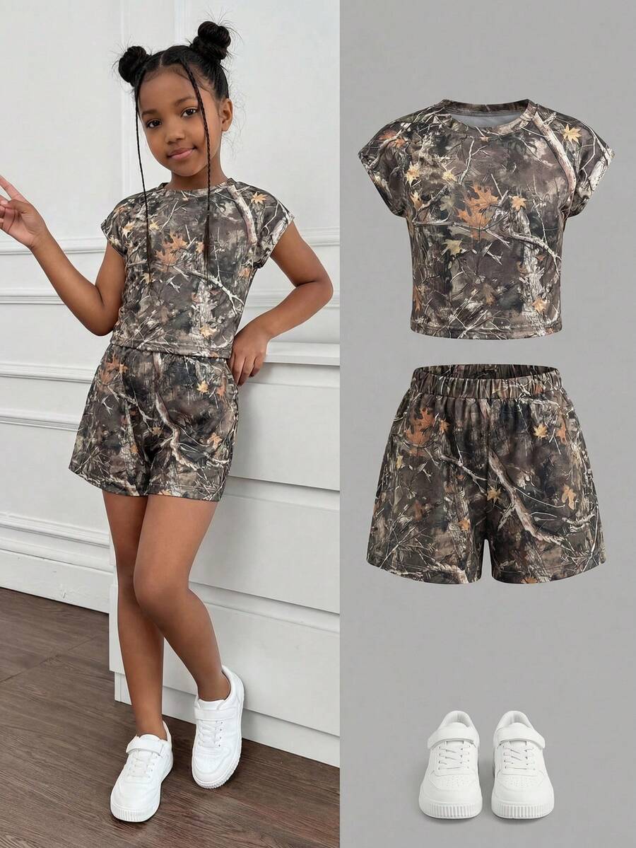 SHEIN 两件套少女时尚图案字母树叶印花圆领短袖上衣和短裤套装，适合夏季户外活动、玩耍和休闲穿着。 - 彩色 - 查看 1