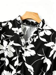 Qadelle Elegant V-Neck Ruffle Floral Print Petal Sleeve Loose Long Sleeve Women Blouse - Black - View 3
