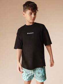 SUMWON Conjunto de verano informal de dos piezas con camiseta de manga corta con cuello redondo y estampado gráfico, y pantalones cortos con estampado de paisley para niños - Negro - Ver 5
