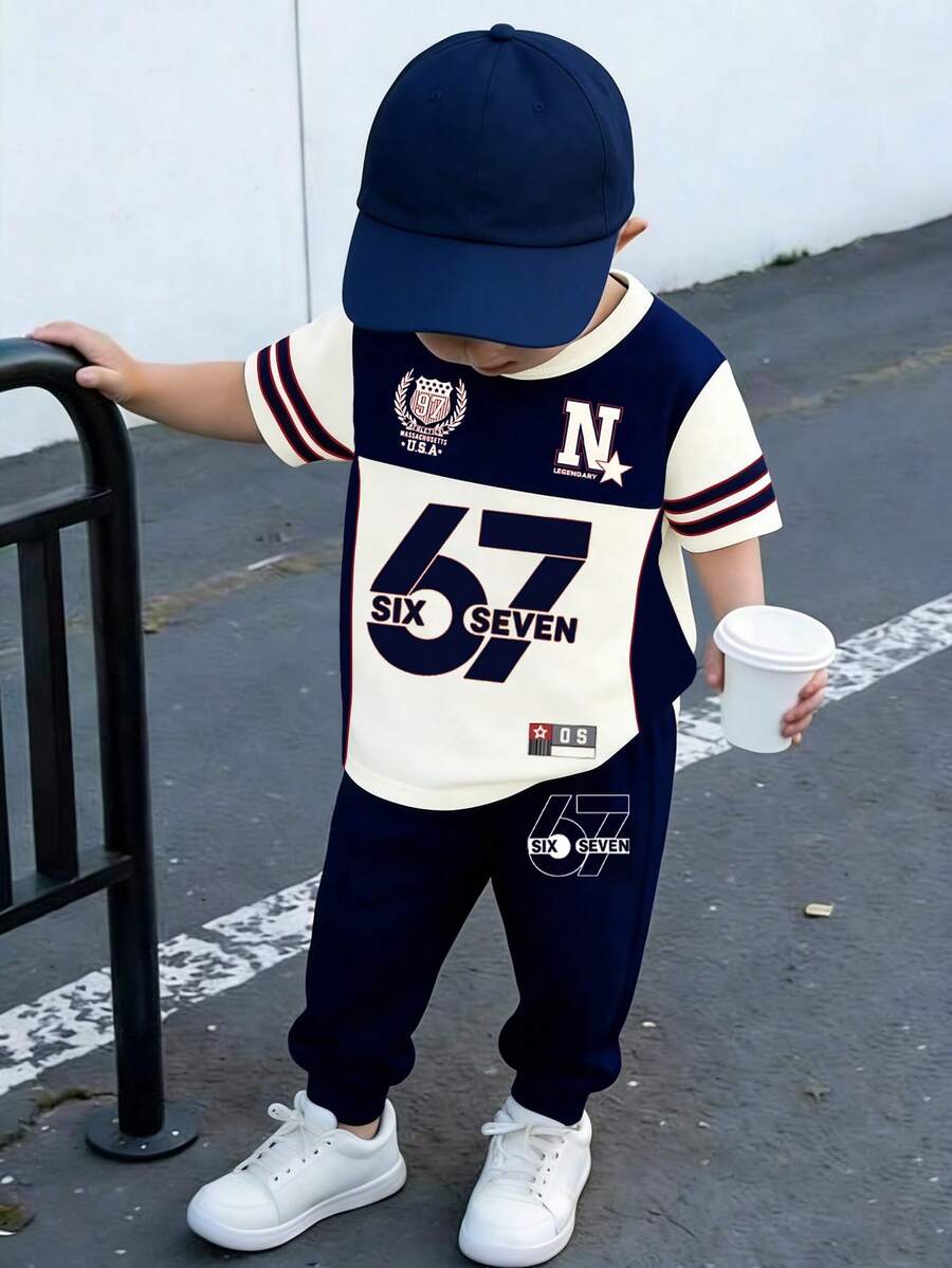 两件套幼儿男童(6个月-2-3岁)美式运动风/复古学院风撞色短袖T恤+运动裤,印有67号徽章,轻便时尚两件套,适合日常穿着、上学、休闲玩耍,春夏秋季皆宜。 - 彩色 - 查看 1