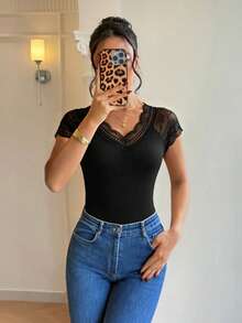 EMERY ROSE Áo camisole ngắn tay cổ chữ V màu trắng, chất liệu ren, kiểu dáng thanh lịch, sang trọng, ôm sát, thích hợp mặc mùa hè. - màu đen - Xem 7