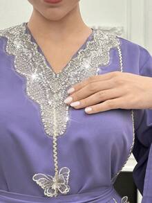 Al Najma Vestido elegante de estilo árabe con cuello en V, decoración de cuentas y mangas acampanadas con diseño de mariposa para mujer - Blanco - Ver 10