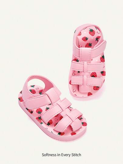 Cozy Pixies Một đôi dép xỏ ngón cho bé gái, họa tiết hoạt hình quả dâu tây, in hình ngộ nghĩnh, màu sắc tinh tế, phụ kiện đi hàng ngày dễ thương, đa năng, thích hợp cho kỳ nghỉ hè, đi biển, du lịch cho bé.
