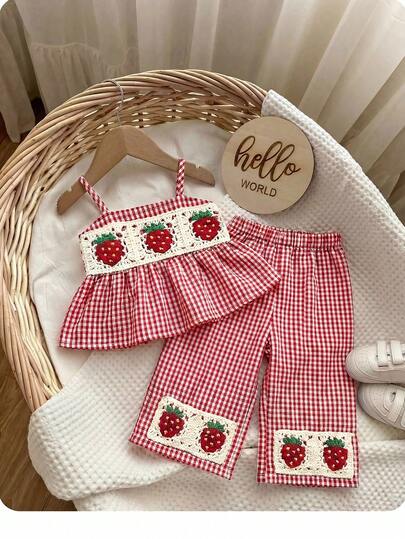 两件套女婴度假休闲杏色可爱红白格子草莓图案吊带背心和裤子套装