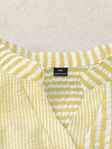 SHEIN LUNE CURVE 大码女式撞色条纹印花拼接全纽扣前袋休闲短袖衬衫 - 鵝黃色 - 查看 3