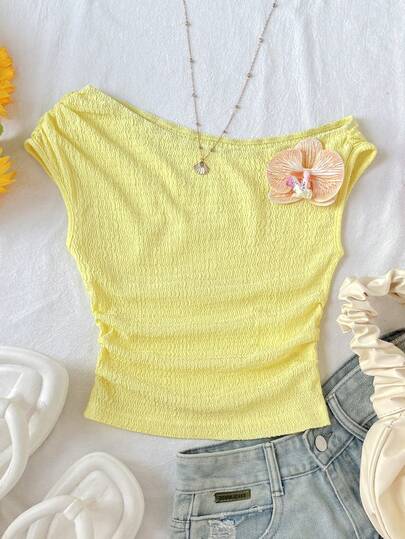 SHEIN 少女音乐节度假装扮，3D立体花卉纹理黄色针织纯色不对称领短款修身上衣，夏季