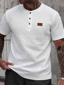 Manfinity Homme 男士舒适提花面料 Polo 领短袖 T 恤，畅销 Polo 衫，适合男士休闲度假、简约办公、简约商务、日常约会、居家休闲、时尚派对、餐饮聚会等场合，自用或送礼皆宜。春秋流行短袖衬衫。 - 白色 - 查看 4