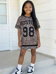 年轻女孩时尚街头圆领数字印花连衣裙，玫瑰红和黑色 - 彩色 - 查看 3