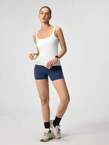 Loungeista Camiseta de tirantes de mujer de hilo de punto blanco, camiseta de tirantes con escote cuadrado y espalda descubierta, sección delgada con sujetador incorporado, camiseta de sujetador de moda simple y casual, personalizada, para compras, fiestas en casa, con tirantes, top para hacer ejercicio - Blanco - Ver 9