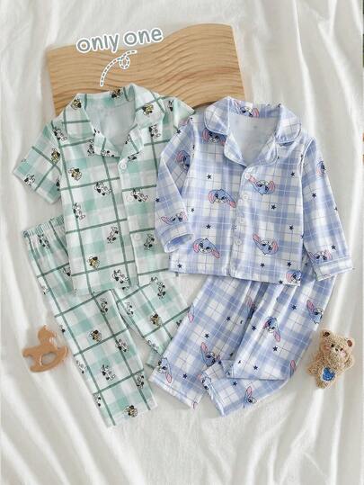 Bộ đồ 2 món cho bé trai, gồm áo khoác cardigan cổ polo và quần họa tiết hình chó hoạt hình kẻ caro, trang phục mặc nhà thoải mái và giản dị, thích hợp cho mùa xuân/hè.