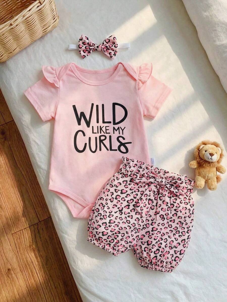 SHEIN Playful Pals Baby Girl Slogan Print Short Sleeve Romper With Leopard Shorts And Headband Set - Pink - View 1