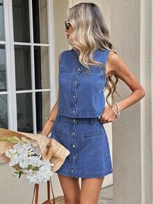 Bộ đồ nữ gồm áo vest một hàng khuy và chân váy denim, thích hợp mặc mùa xuân hè, đi làm, đi nghỉ mát, tốt nghiệp, phong cách Y2K, dễ thương, đường phố, dự tiệc, đám cưới, thanh lịch, công sở, thường ngày. Bộ đồ nữ gồm áo crop top không tay cài khuy phía trước và chân váy mini chữ A, bộ hai mảnh denim, chân váy denim chữ A cạp cao, bộ đồ công sở thanh lịch cho nữ, trang phục dã ngoại lễ Phục sinh, chân váy denim chữ A cài khuy phía trước. - Màu xanh lam - Xem 8