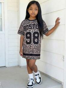 年轻女孩时尚街头圆领数字印花连衣裙，玫瑰红和黑色 - 彩色 - 查看 5