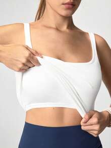 Loungeista Camiseta de tirantes de mujer de hilo de punto blanco, camiseta de tirantes con escote cuadrado y espalda descubierta, sección delgada con sujetador incorporado, camiseta de sujetador de moda simple y casual, personalizada, para compras, fiestas en casa, con tirantes, top para hacer ejercicio - Blanco - Ver 10