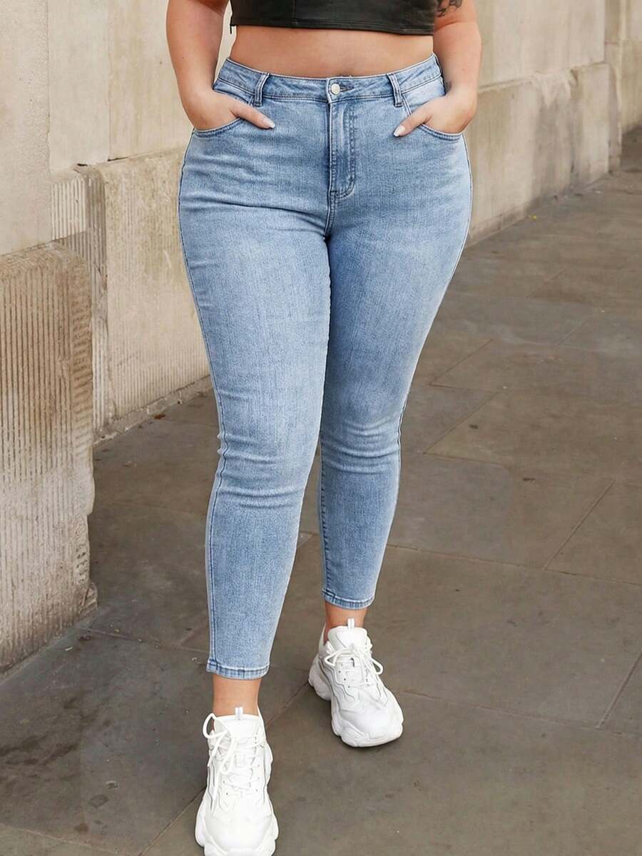 SHEIN Plus Size Solid Color Minimalist Everyday Jeans - Blue - View 1