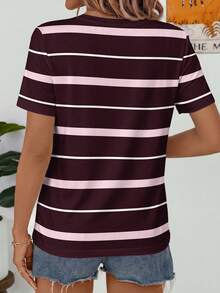 SHEIN Frenchy Áo thun nữ tay ngắn cổ tròn dáng rộng, tối giản, phong cách sinh viên, kẻ sọc bất đối xứng, đa năng, phù hợp cho mùa xuân/hè và mùa thể thao. - Nhiều màu - Xem 3