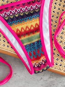Slaydiva Conjunto de bikini de 2 piezas con estampado de olas, textura y ribete de contraste para mujeres - Bottom con corte alto y lazos laterales. Traje de baño para piel oscura, festivales y vacaciones en la playa. Conjunto de bikini vibrante. Bikini con tirantes ajustables. Estampado de olas colorido - Multicolor - Ver 8