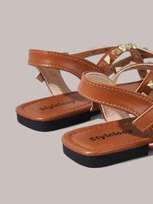 Styleloop 女士罗马风平底铆钉拖鞋，休闲百搭夏季户外鞋 - 黃棕色 - 查看 4