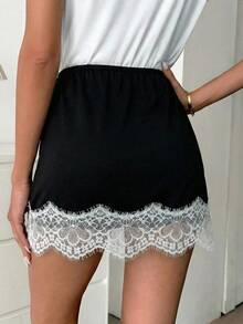 SHEIN LUNE 女士棉质蕾丝拼接百搭迷你裙，黑色蕾丝裙 - 彩色 - 查看 2