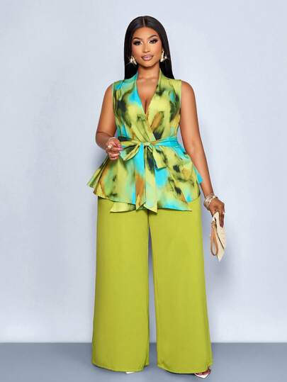 SOLERSUN Plus-Size Women's Elegant Tie-Dye Gradient Floral Print Loose-Fitting V-Neck Sleeveless Tie-Waist Blouse And Solid Color Elastic Waist Wide-Leg Pants Two Pieces Set. Suitable For Everyday Wear, Bohemian Style, St. Patrick's Day, Easter, Music Festivals, Clover Themes, Street Style, Beach Vacations, Picnics, And Daily Commutes. Fashionable, Versatile, Noble, Elegant, And Ethereal Modern.