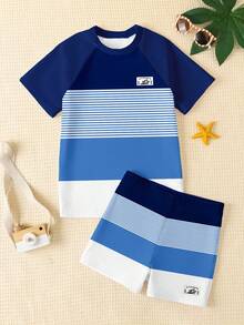 Bộ đồ bơi nam gồm áo thun ngắn tay cổ tròn dáng rộng thoải mái và quần short, thích hợp cho mùa hè. - Nhiều màu - Xem 3