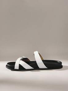 Solecia Sandalias planas cómodas para caminar en casa o al aire libre, con hebilla de dos palabras, de estilo sencillo para damas en primavera y verano - Blanco - Ver 4