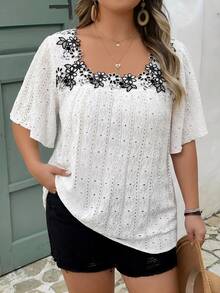 SHEIN CURVE+ Áo thun cỡ lớn, cổ vuông, tối giản và thời trang, phù hợp cho trang phục đi biển mùa hè cho nữ/váy đi biển/trang phục nghỉ mát biển/đồ cần thiết đi biển/lễ tốt nghiệp/váy dự tiệc trà mùa hè/phong cách đồng quê/trang phục nghỉ mát biển/trang phục đi biển/đồ mặc đi biển - Đen và trắng - Xem 5