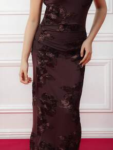 Criza Taa Sexy braunes, schulterfreies Partykleid mit aufwendiger Blumenstickerei. Ein schlichtes und elegantes Kleid, ideal für Partys, Treffen, Dates, Ausflüge, als Hochzeitsgastkleid, Geburtstagskleid oder für einen romantischen Abend. Beliebtes braunes Kleid für Hochzeitsgäste, langes Kleid in Schokoladenbraun. - Braun - Übersicht 5