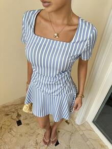 Ritzy Row 女士优雅通勤法式连衣裙，蓝白条纹编织，方领短袖，优雅女士连衣裙，夏季女士连衣裙，夏季套装，沙滩套装，沙滩裙，外出连衣裙，女士度假套装，度假连衣裙，女士休闲连衣裙，蓝白连衣裙，新款夏季女士连衣裙 - 藍色 - 查看 8