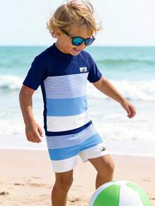 Bộ đồ bơi nam gồm áo thun ngắn tay cổ tròn dáng rộng thoải mái và quần short, thích hợp cho mùa hè. - Nhiều màu - Xem 2