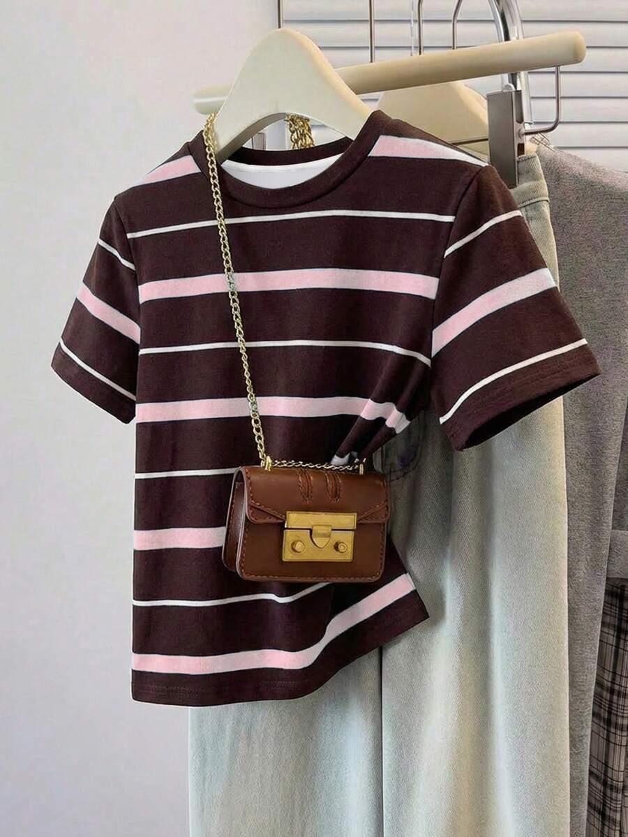 SHEIN Frenchy Áo thun nữ tay ngắn cổ tròn dáng rộng, tối giản, phong cách sinh viên, kẻ sọc bất đối xứng, đa năng, phù hợp cho mùa xuân/hè và mùa thể thao. - Nhiều màu - Xem 1