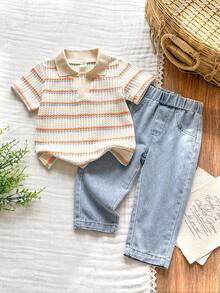 SHEIN Vintaside Kids 男童夏季百搭休闲针织提花橙蓝珍珠色撞色V领短袖简约上衣，搭配清爽水洗牛仔直筒裤，两件套组合。宽松版型，适合日常穿着、参加派对、家庭露营旅行、用餐或购物等场合。 - 彩色 - 查看 5