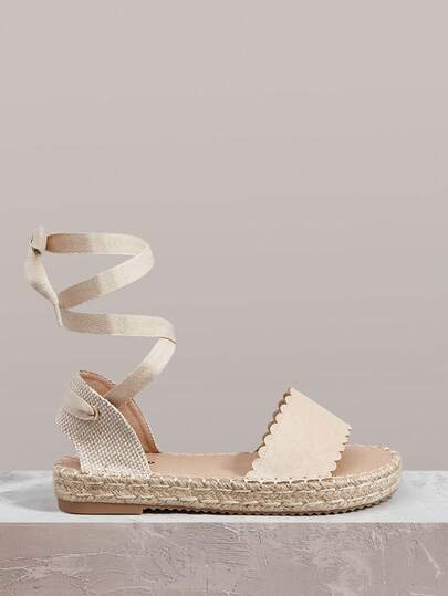 Styleloop Sandal nữ đế bằng, mũi tròn, quai buộc dây, kiểu dáng thường ngày, thích hợp đi nghỉ mát, đi biển.