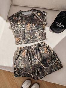 SHEIN 两件套少女时尚图案字母树叶印花圆领短袖上衣和短裤套装，适合夏季户外活动、玩耍和休闲穿着。 - 彩色 - 查看 2