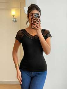 EMERY ROSE Áo camisole ngắn tay cổ chữ V màu trắng, chất liệu ren, kiểu dáng thanh lịch, sang trọng, ôm sát, thích hợp mặc mùa hè. - màu đen - Xem 3