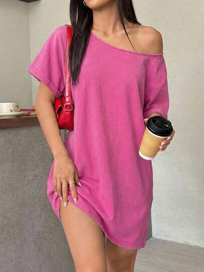 SHEIN EZwear Vestido camiseta holgado con hombros asimétricos, estilo de festival de música occidental, verano