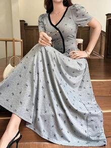 Bộ 2 món áo và chân váy in nơ phối viền tương phản dành cho nữ. - Xám - Xem 4