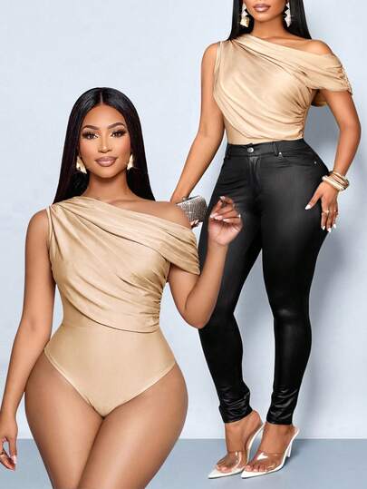 SOLERSUN 春夏大码女装，休闲日常装、优雅职业装、派对装，杏色和浅卡其色，光泽针织面料，露肩不对称领口，肩部褶裥，弧形拼接，长袖，连体裤。