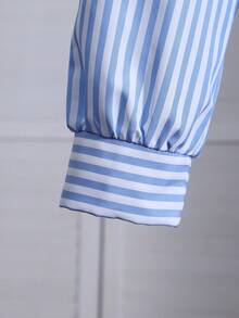 SHEIN 1件女童清新学院风蓝白条纹长袖灯笼袖上衣，下摆打结设计，休闲夏季短款衬衫，适合日常穿着 - 藍色 - 查看 4