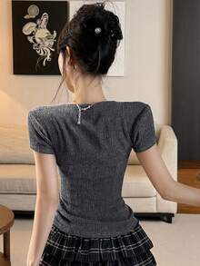 DAZY Áo thun tay ngắn cổ vuông ôm dáng, phối màu xám tương phản, thiết kế thắt nơ phía trước trang nhã, thích hợp cho ngày Valentine, đám cưới và tiệc tùng. - Màu Xám nhạt - Xem 4