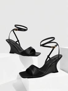 CUCCOO SZL Giày nữ mùa hè quai chéo khóa kim loại mũi vuông gót dốc da bóng cổ điển màu đen, sandal công sở hẹn hò - màu đen - Xem 1